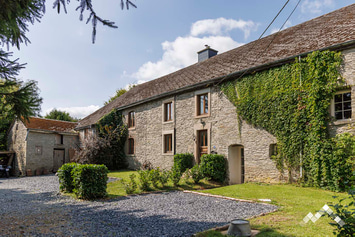 Cottage à Vaux-sur-Sûre pour 10 personnes (+2 bébés) et 2 chiens avec wellness et salle de jeux