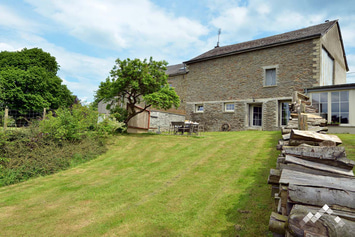 Cottage à Vaux-sur-Sûre pour 4 personnes (+1 bébé) et 2 chiens avec jacuzzi, terrasse et jolie vue sur paysage vallonné
