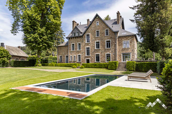 Château de luxe à Vresse-sur-Semois pour 22 personnes (+1 bébé) avec piscine, wellness, cinéma, salle et module de jeux