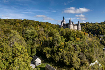 Gîte de charme à Dinant pour 4 adultes et 2 enfants au calme au pied du Château de Vêves 