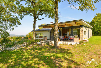 Luxe villa in Durbuy voor 12 personen en 2 honden met terrassen en panoramisch uitzicht