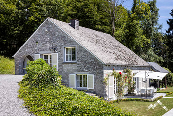 Gîte de charme à Ferrières pour 8 personnes (+1 bébé) avec piscine, terrasses et vue panoramique