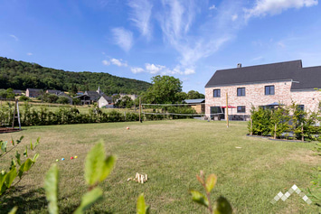 Villa de luxe à Beauraing pour 12 personnes (+3 bébés) et 2 chiens avec cinéma, kicker et module de jeux pour enfants