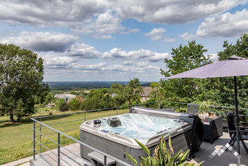 Gîte avec vue à Beauraing pour 5 personnes et 2 chiens avec jacuzzi, sauna, tyrolienne et jeux
