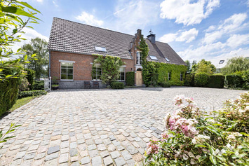 Luxe cottage in Durbuy voor 10 personen (+2 baby’s) en 1 hond met biljart, kicker en overdekt terras