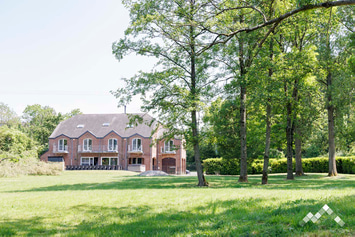 Grand gîte de groupe au bord de l’eau à Durbuy pour 28 personnes et 2 chiens avec sauna, jacuzzi et pétanque