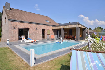 Gîte de charme à Rendeux pour 9 personnes avec piscine extérieure et salle de jeux
