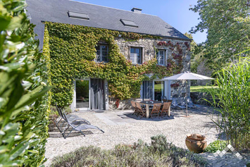 Gîte de charme à Hotton pour 8 personnes avec billard et pétanque au départ de promenades en forêt