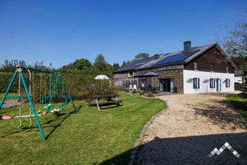 Ardens huis in Houffalize voor 11 personen met wellness, petanque, spelen en fietsenstalling