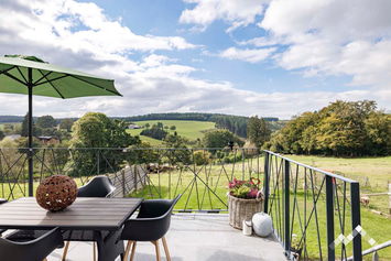 Gîte de charme à La Roche-en-Ardenne pour 5 personnes avec piscine, billard et vue panoramique