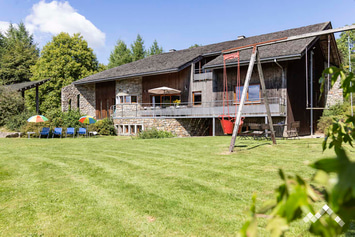 Grand chalet à Ovifat pour 18 personnes et 1 chien avec wellness, tyrolienne, jeux intérieurs, extérieurs et vue panoramique