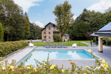Luxe villa in Manhay voor 12 personen (+2 baby’s) met zwembad, wellness, airhockey, kicker en spelen