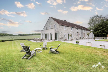 Grand gîte de luxe à Maredsous pour 16 personnes avec piscine, sauna, salle de jeux et pétanque