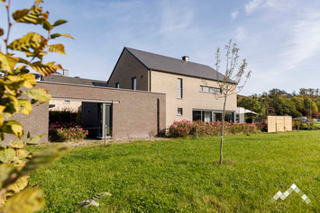 Maison de vacances à Han-sur-Lesse pour 9 personnes avec piscine intérieure et kicker.