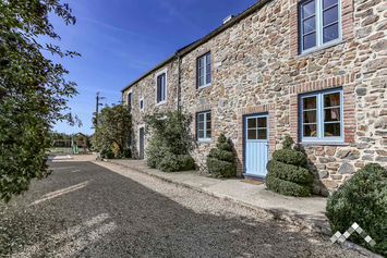 Gîte de charme avec piscine intérieure, sauna et jacuzzi pour 23 personnes à Jalhay