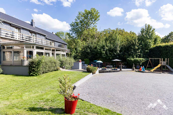 Gîte de groupe à Theux pour 38 personnes avec air-hockey, billard, jeux intérieurs et extérieurs