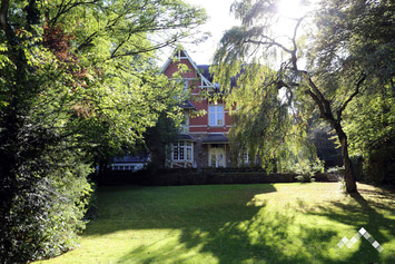 Villa Spadoise pour 14 personnes et 2 chiens avec hammam, kicker, salle et module de jeux