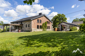 Maison ardennaise à Stoumont pour 14 personnes avec sauna tonneau, barbecue Ofyr et vue sur la campagne