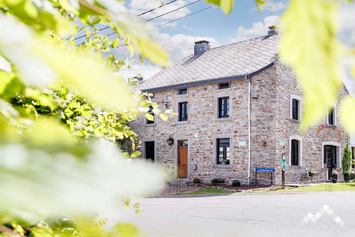 Maison ardennaise à Tenneville pour 9 personnes avec terrasse couverte et pétanque proche d’un grand massif forestier