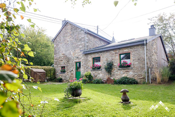 Gîte champêtre à Vielsalm pour 4 adultes, 2 enfants (+1 bébé) et 1 chien à Vielsalm avec trampoline et module de jeux 