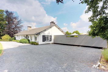 Villa de luxe à Vielsalm pour 24 personnes (+2 bébés) et 1 chien avec sauna, billard, kicker, ping-pong  et module de jeux.